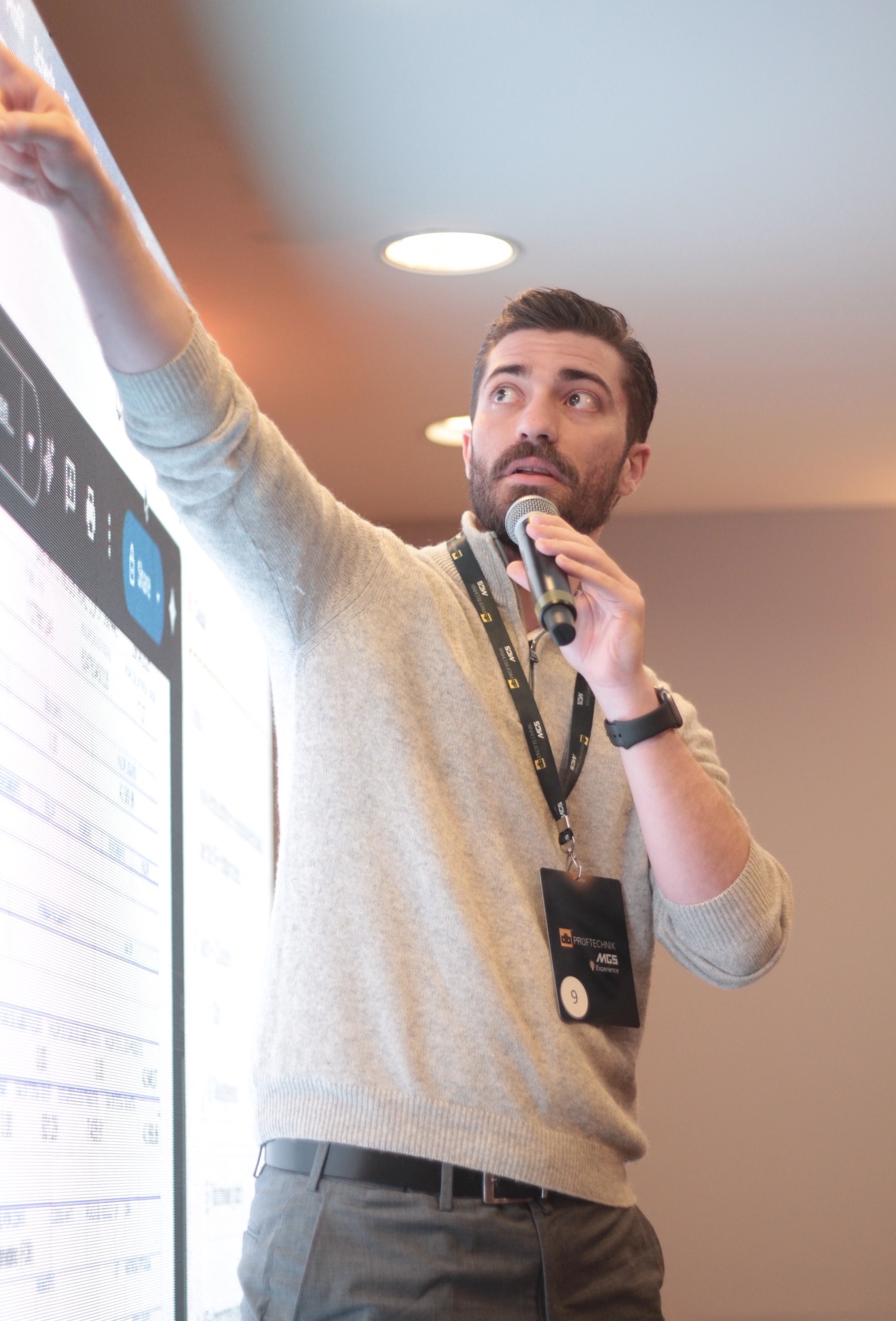 Gianluca Giuliani apresentando ao vivo em um palco
